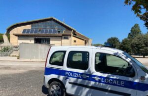 Nettuno, il Comune torna in possesso del palazzetto: sgomberato l’impianto e cambiate le serrature