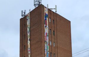 Lavinio, calza della Befana lunga 60 metri sulla torre a Piazza Lavinia