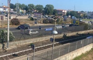 Lavinio Stazione, sassi dal cavalcavia contro i pendolari che scendono dal treno