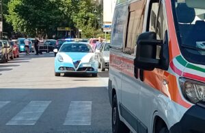 Paura nel supermercato: scoppia l’impianto elettrico e la gente fugge in strada