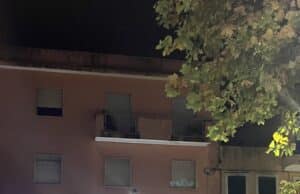 Nettuno, crolla albero in piazza del Mercato