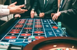 Come l’introduzione di regolamenti e leggi ha influito sul mondo dei casinò nel corso del tempo