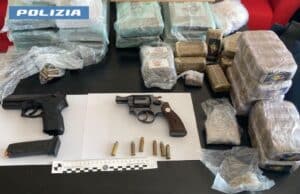 Dodici kg di cocaina e 4,5 di hashish: la polizia arresta ventottenne di Nettuno