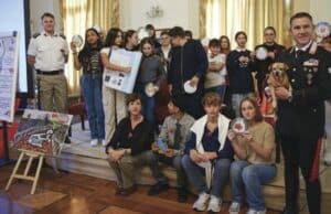 Ragazzi in visita alla residenza dell’ambasciatore britannico a Roma