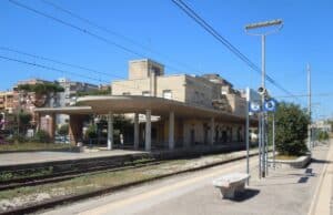 Guasto a cabina elettrica, stop treni alla stazione Termini: ritardi e cancellazioni
