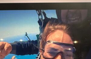 Nella docuserie in onda su Netflix, Ilary Blasi si lancia con il paracadute a Nettuno