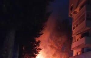 Sterpaglie a fuoco nella zona della stazione ferroviaria di Nettuno, intervento dei vigili del fuoco