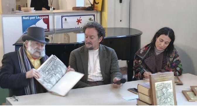 Monsieur David presenta il suo libro. Ogni lettore può essere ...
