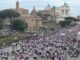 In duecentomila questa mattina hanno invaso Roma in occasione della “Race for The Cure“, la marcia per la sensibilizzazione della lotta al cancro