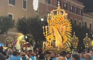 Migliaia di persone alla processione in onore della Madonna delle Grazie, patrona di Nettuno